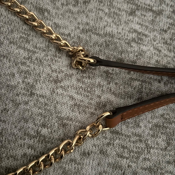 NWOT Michael Kors Hudson Vanilla Crossbody Adjustable Handbag w/Lots of Features - Picture 10 of 14